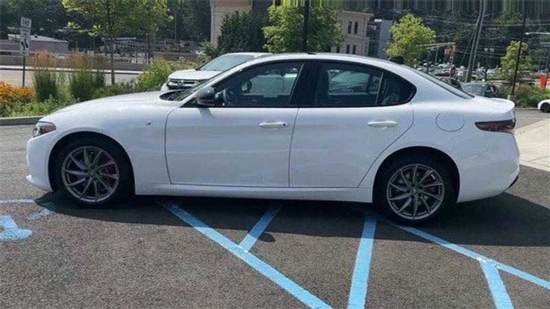 2024 Alfa Romeo Giulia Ti AwdImage 5