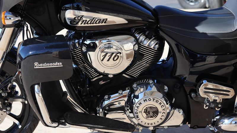 NEW 2025 INDIAN MOTORCYCLE ROADMASTER DARK HORSE NARA BRONZE SMOKE Image 21