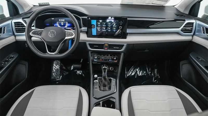 New 2025 Volkswagen Taos 1.5T SEImage 13