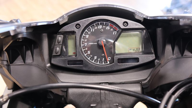 2025 Honda CBR600RR DEEP PEARL GRAY Image 7
