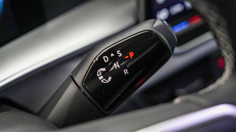 New 2025 Volkswagen Tiguan 2.0T SEImage 20