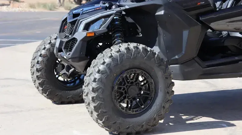 2025 Can-Am MAVERICK X3 MAX X RS TURBO RR WITH SMARTSHOX TRIPLE BLACK Image 9