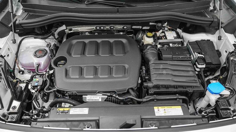 New 2025 Volkswagen Tiguan 2.0T SEImage 12