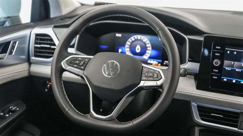 New 2025 Volkswagen Taos 1.5T SEImage 16