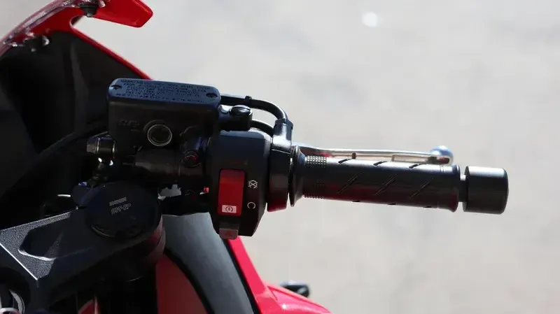 2025 Honda CBR650R ECLUTCH GRAND PRIX RED Image 4