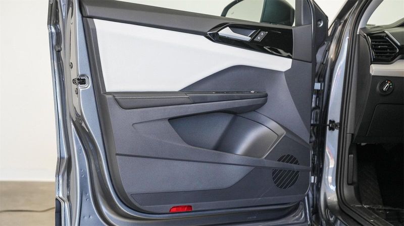 New 2025 Volkswagen Taos 1.5T SImage 21