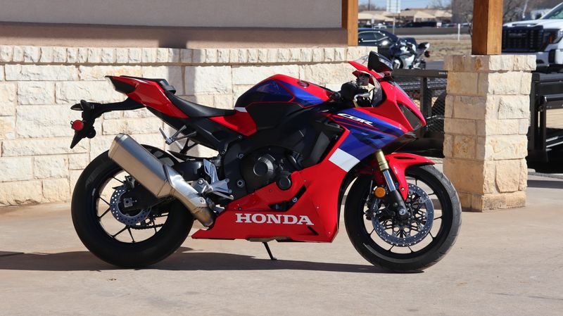 2023 Honda CBR1000RR BaseImage 2