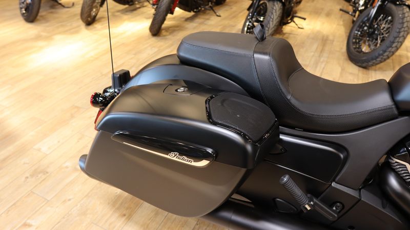 2025 Indian Motorcycle CHIEFTAIN POWERPLUS DARK HORSE WITH RIDER ASSIST AND POWERBAND AUDIO Image 11