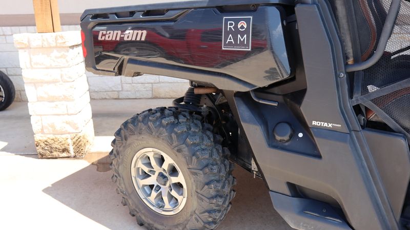 2024 Can-Am DEFENDER MAX LONE STAR EDITION TRIPLE BLACK Image 11