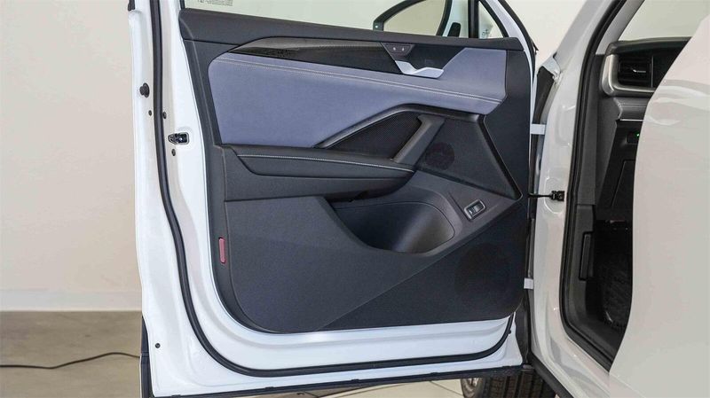 New 2025 Volkswagen Tiguan 2.0T SEImage 21