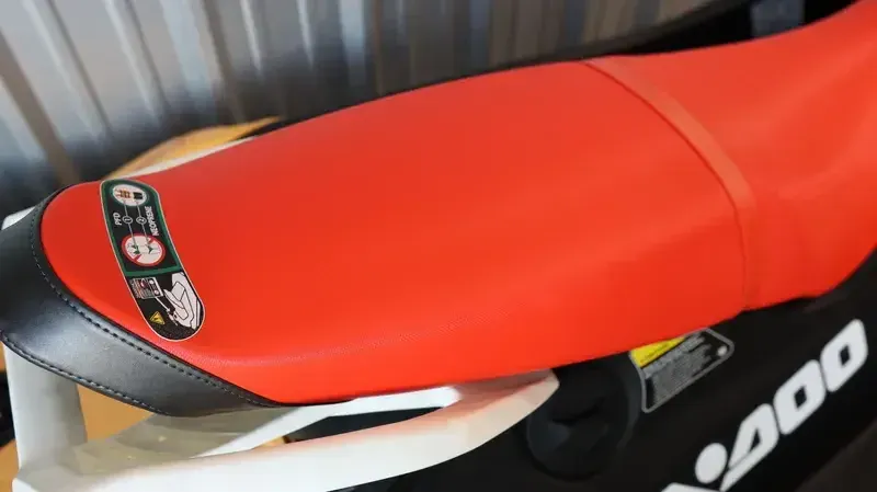 2025 SEADOO SPARK FOR 3 CONVENIENCE PACKAGE WITH SOUND SYSTEM SUNRISE ORANGE AND DRAGON RED Image 5