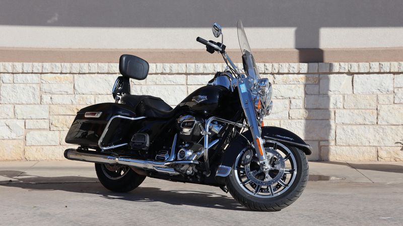 2018 HARLEY Road King Base in a BLACK exterior color. Family PowerSports (877) 886-1997 familypowersports.com 