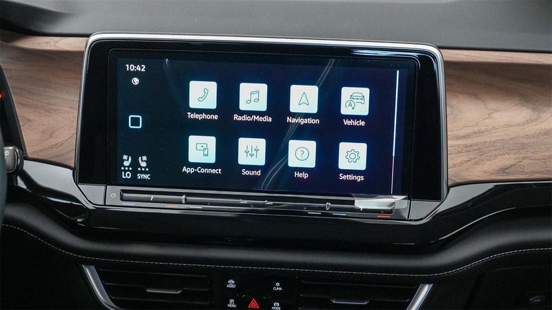 New 2025 Volkswagen Atlas 2.0T SE w/TechnologyImage 15