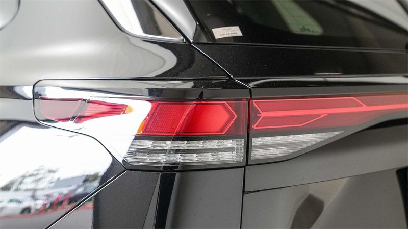 New 2025 Volkswagen Tiguan 2.0T SEImage 8