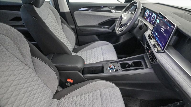 New 2025 Volkswagen Tiguan 2.0T SImage 17