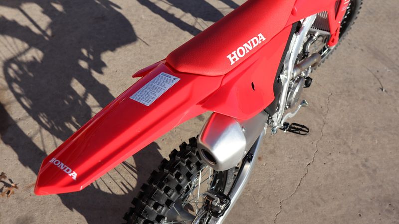 2025 Honda CRF250R REDImage 4