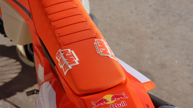 2025 KTM 300 XCW CHAMPION EDITION Image 10