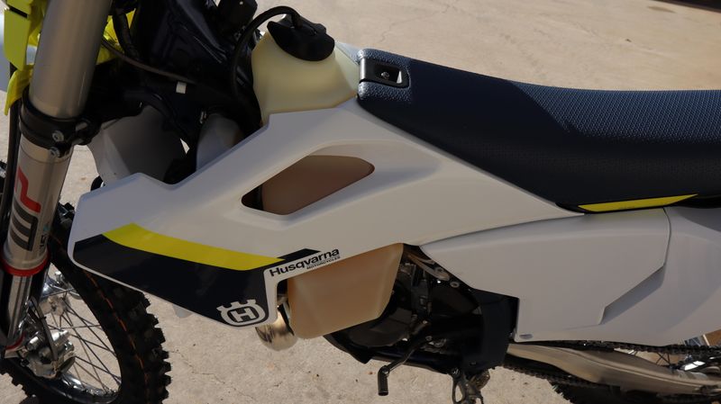 2025 HUSQVARNA TE 150 WHITEImage 11