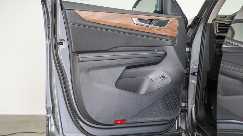 New 2025 Volkswagen Atlas 2.0T SE w/TechnologyImage 21