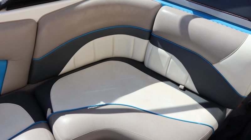 2008 MALIBU 23 LSV Image 28