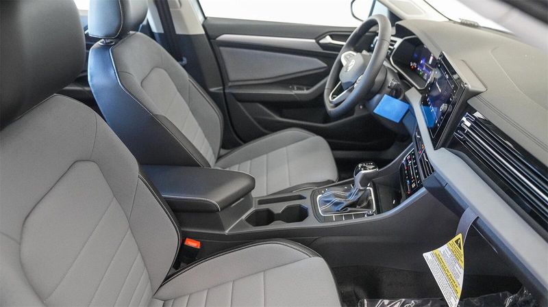 New 2025 Volkswagen Jetta 1.5T SEImage 17