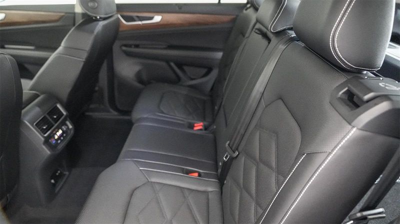 New 2025 Volkswagen Atlas 2.0T SE w/TechnologyImage 18