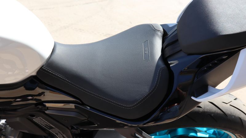 2025 CFMOTO 675SS NEBULA WHITE Image 14