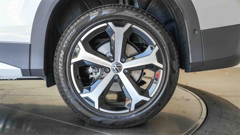New 2025 Volkswagen Tiguan 2.0T SEImage 9