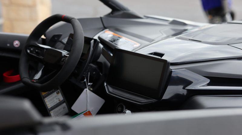 NEW 2026 CAN-AM MAVERICK R MAX X WITH SMARTSHOX 999T DCT Image 8