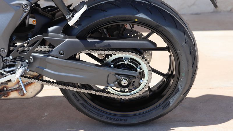 2025 Yamaha YZFR7 MATTE RAVEN BLACK Image 18
