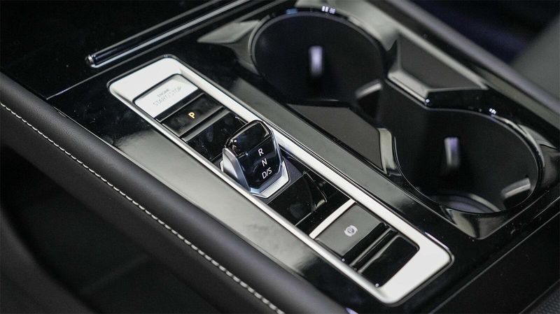 New 2025 Volkswagen Atlas 2.0T SEL Premium R-LineImage 20
