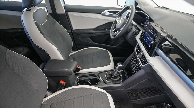 New 2025 Volkswagen Taos 1.5T SEImage 17
