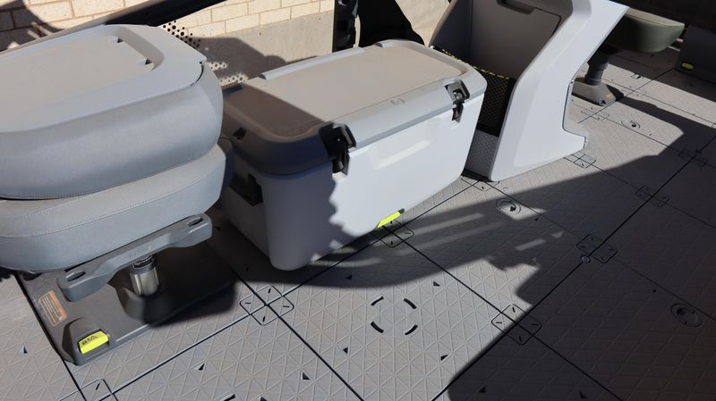 2025 SEADOO SWITCH FISH 21 230HP PAINTED TRAILER WILDERNESS GREEN Image 12