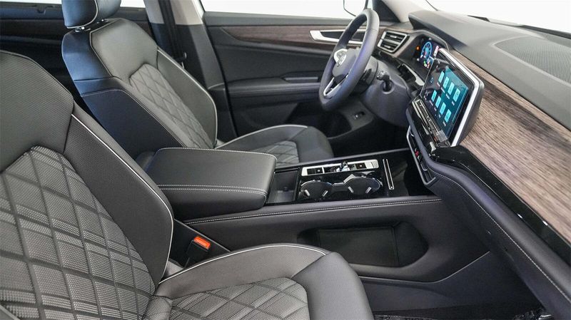 New 2025 Volkswagen Atlas 2.0T SEL Premium R-LineImage 17