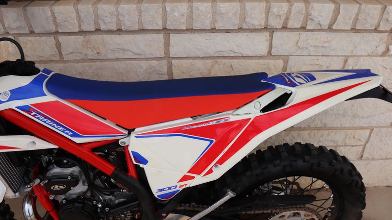 2022 BETA Xtrainer 300 Image 3