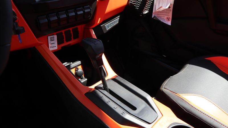 New 2025 Polaris RZR PRO S 4 ULTIMATE ORANGE RUST AND ZENITH BLUE Image 16
