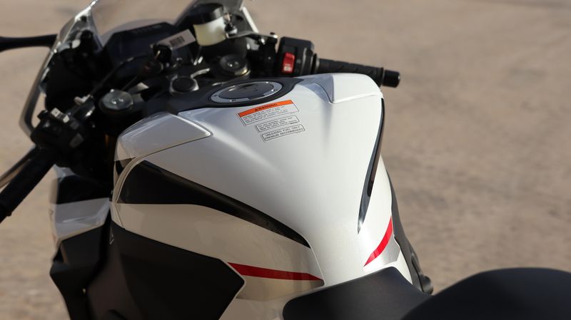 2025 Honda CBR1000RR PEARL WHITEImage 5