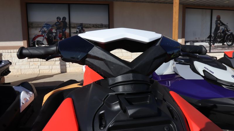 2025 SEADOO SPARK FOR 3 CONVENIENCE PACKAGE WITH SOUND SYSTEM SUNRISE ORANGE AND DRAGON RED Image 4
