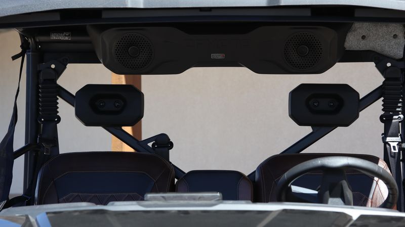 2025 CFMOTO UFORCE U10 PRO Image 6