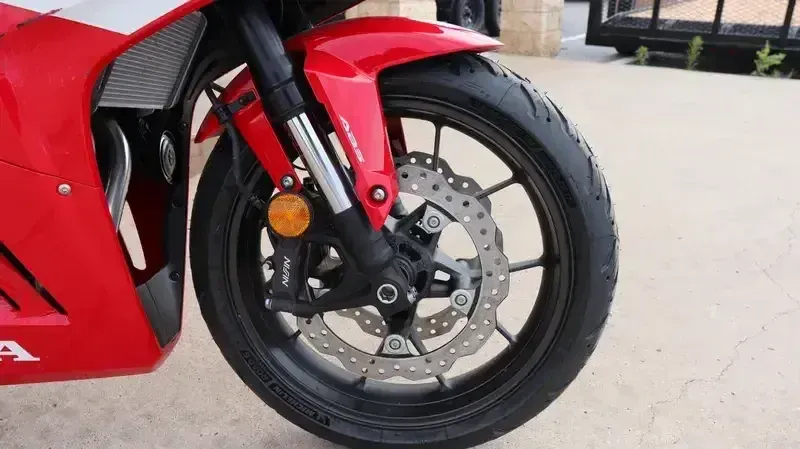 NEW 2025 HONDA CBR500R GRAND PRIX RED Image 9