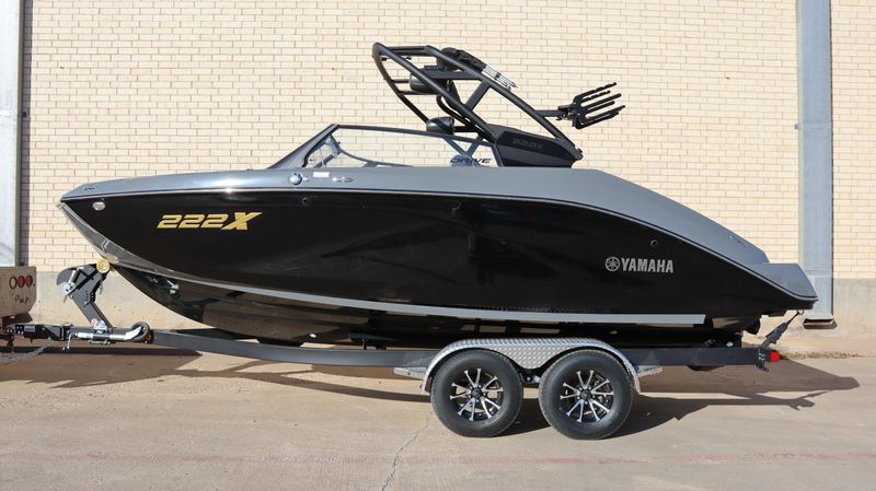 2025 Yamaha 222XD BLACK  PAINTED TRAILER Image 1