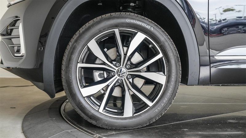 New 2025 Volkswagen Atlas Cross Sport 2.0T SEL Premium R-LineImage 10