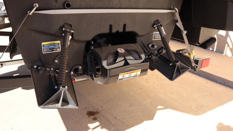 2025 SEADOO SWITCH FISH 21 230HP PAINTED TRAILER WILDERNESS GREEN Image 2