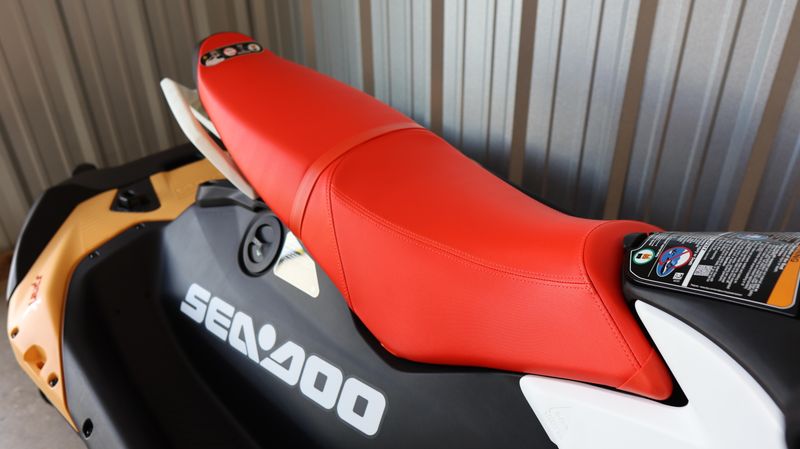 2025 SEADOO SPARK FOR 3 CONVENIENCE PACKAGE WITH SOUND SYSTEM SUNRISE ORANGE AND DRAGON RED Image 11