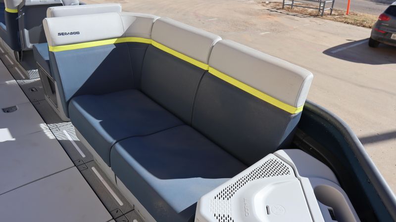 2025 SEADOO SWITCH CRUISE LIMITED 21 230HP PAINTED TRAILER HARBOR BLUE Image 16