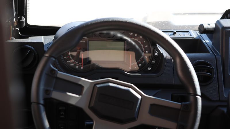 2025 Polaris RANGER CREW XP 1000 NORTHSTAR EDITION PREMIUM STEALTH GRAY Image 4