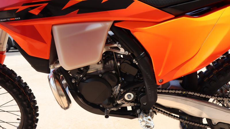 2025 KTM 300 XC ORANGE Image 10
