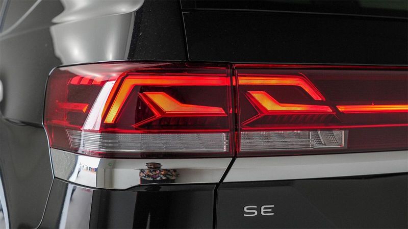 New 2025 Volkswagen Atlas 2.0T SE w/TechnologyImage 8
