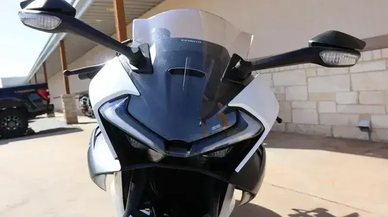 2025 CFMOTO 675SS NEBULA WHITE Image 13