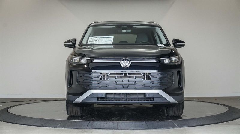 New 2025 Volkswagen Tiguan 2.0T SEImage 6